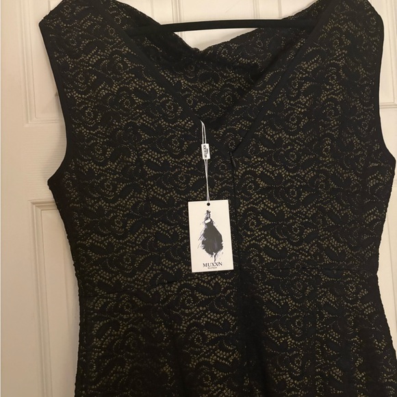 Chic Black Lace Maxi Dress - Picture 4 of 5